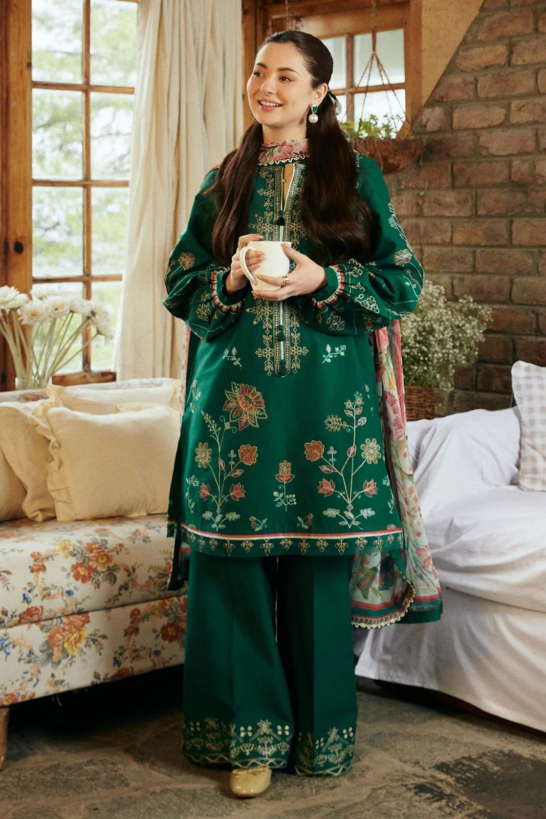 Coco By Zara Shahjahan 3pc Luxury Lawn Suit Indulge in timeless elegance with the Coco By Zara Shahjahan 3pc Luxury Lawn Suit, meticulously crafted from premium 90/70 lawn fabric. This ensemble epitomizes luxury and sophistication, tailored for the modern