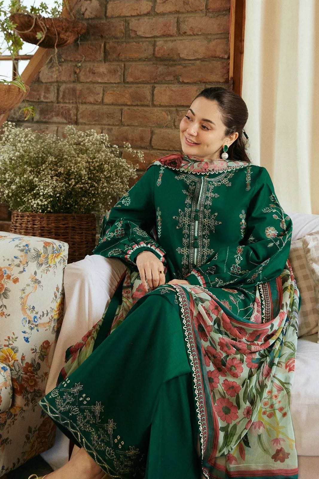 Coco By Zara Shahjahan 3pc Luxury Lawn Suit Indulge in timeless elegance with the Coco By Zara Shahjahan 3pc Luxury Lawn Suit, meticulously crafted from premium 90/70 lawn fabric. This ensemble epitomizes luxury and sophistication, tailored for the modern